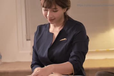 亚洲按摩师引诱客户在里面射精