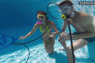 Polina在水下吸出他的灵魂