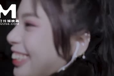 【国产】 刺青师 MD0056精彩免费播放