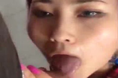 女友喝尿后帮我口交