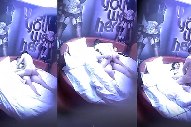 酒店偷拍性感情趣内衣主题酒店偷拍马尾辫卖淫美女给眼镜嫖客服务按摩全身漫游