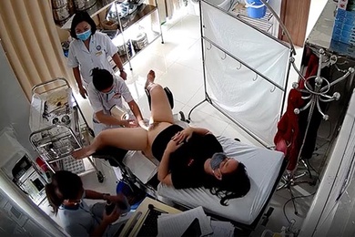 女子医院妇科诊室摄像头破解偷拍几位来做人流的妹子护士拿夹子一顿捅主任医师上手摸摸奶二指禅捅逼