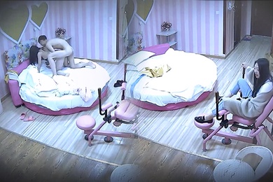 酒店偷拍高顏值性感女大聲和男友在酒店約會瘋狂舔穴舒服伺候又被各種姿勢狂操女友被操得爽爽叫