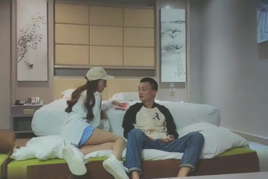 午夜寻欢顶级纹身小太妹和小哥一样都是纹在手臂上差不多同款啊哥们把她操疼了哇哇叫