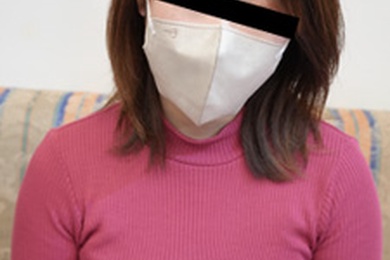 即使摘下面具也能与可爱的女人中出性爱！角田纪子