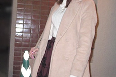 我收到了在拍卖会上赢得的裤子，当时它们是赤身裸体的。松川琴美