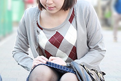 我会把我的阴户给你，作为你打破你手机的回报。由纪惠