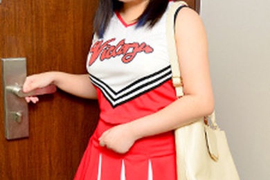 我有一个送货健康女孩，她有动漫声音角色扮演作为啦啦队长。沟口葵