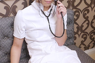 在护士cosplay中扮演顽皮的医生 白崎安娜