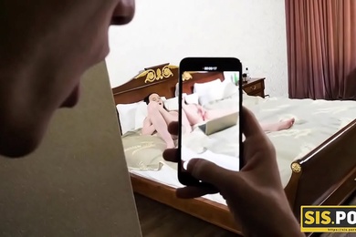 已经长大了现在是继兄弟教小妞操的好时机